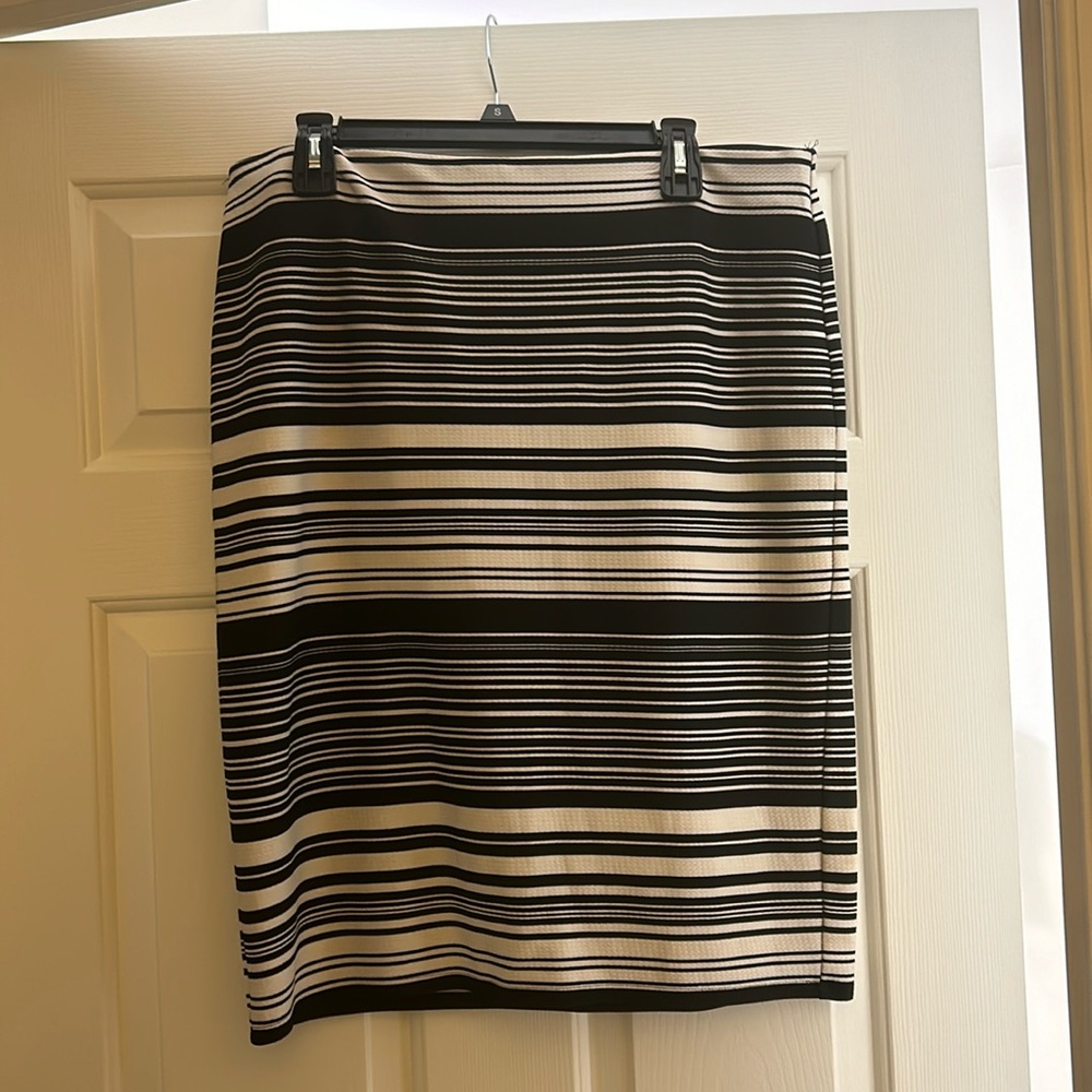 Black and White Striped Skirt |Size Large |Excellent Condition
